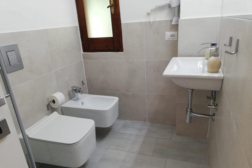 Das zweite komplette Bad mit Dusche des Ferienhauses Elea, Geremeas - meer sardinien urlaub