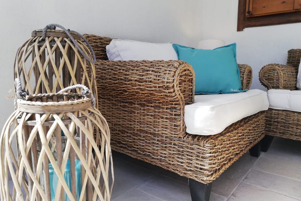 Gemütliche Sitz-Ecke auf der Terrasse des Ferienhauses Elea, Geremeas - meer sardinien urlaub