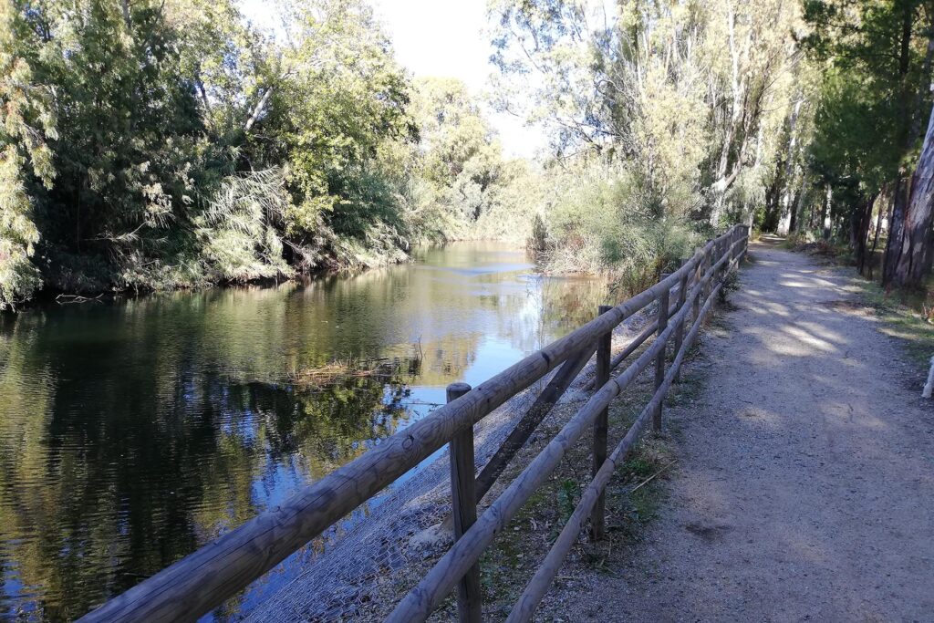 Der idyllische Weg zum Strand vom Ferienhaus Elea, Geremeas - meer sardinien urlaub
