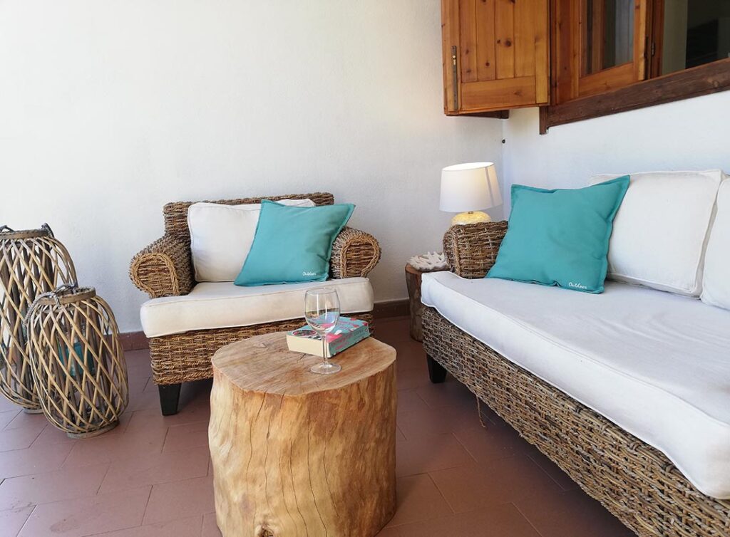 der Sitzbereich der Terrasse vom Ferienhaus Elea, Geremeas - meer sardinien urlaub