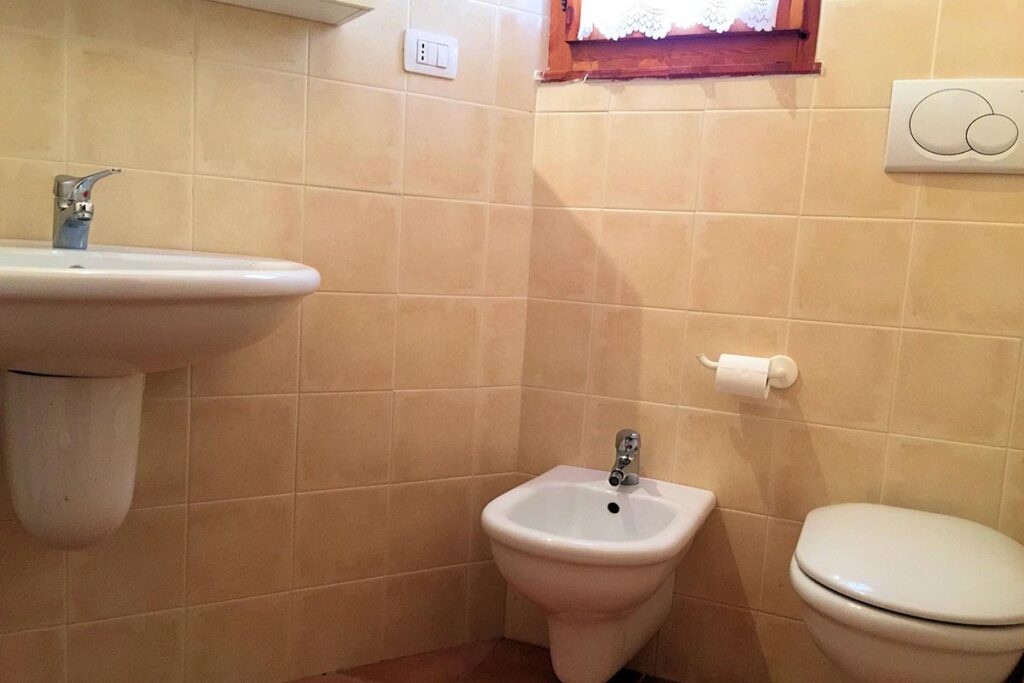 Badezimmer eines Ferienhauses Sa Fiorida - meer sardinien urlaub