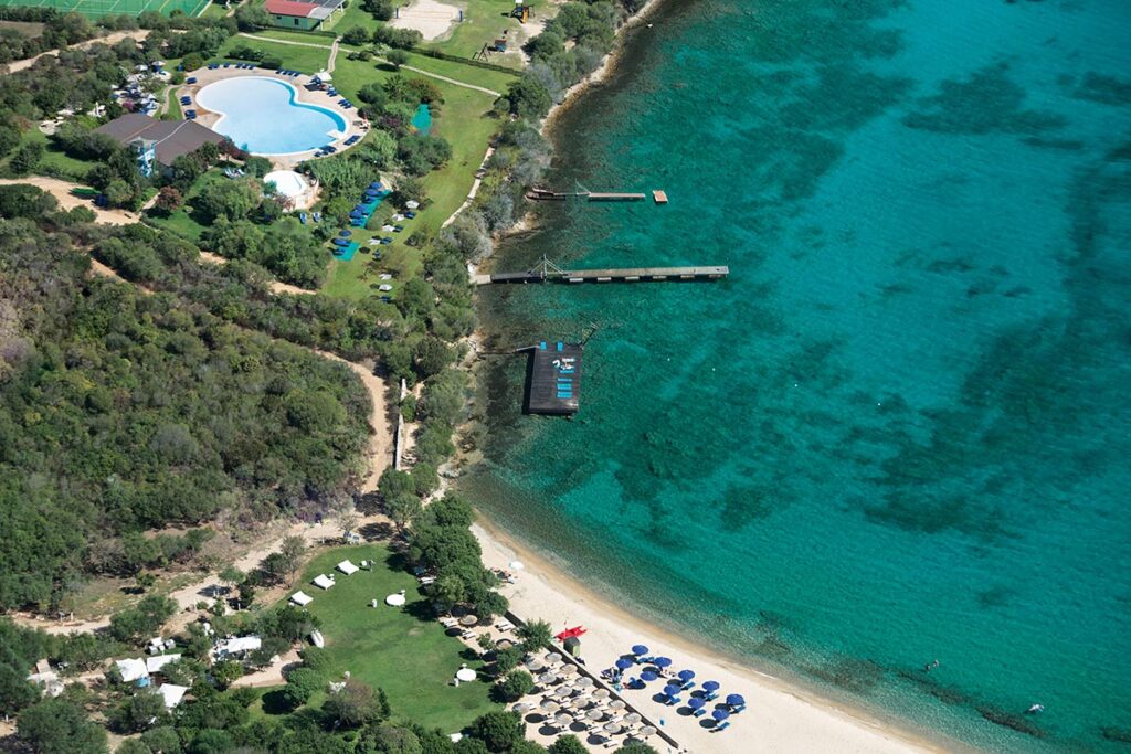 Blick von oben auf das Park Hotel und Spa Cala di Lepre, Palau - meer sardinien urlaub