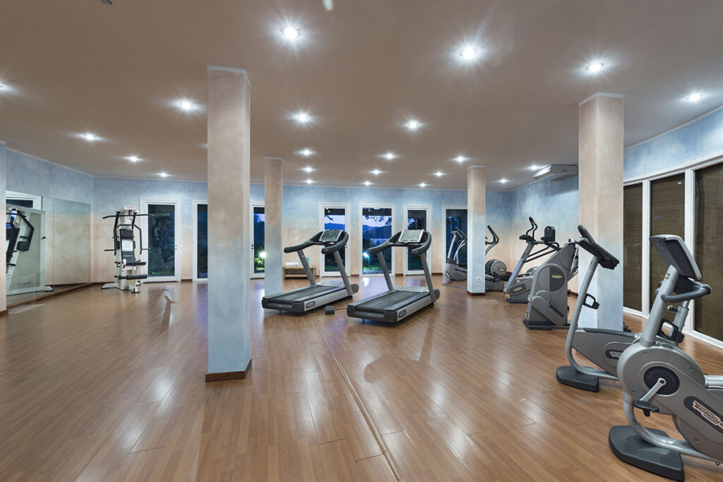 Der Fitnessraum im Park Hotel Cala di Lepre, Palau - meer sardinien urlaub