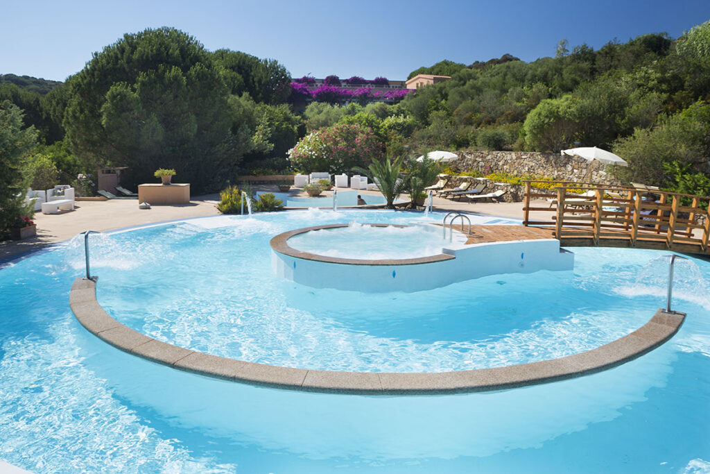 Der Multifunktionspool des Hotels Cala di Lepre, Palau - meer sardinien urlaub