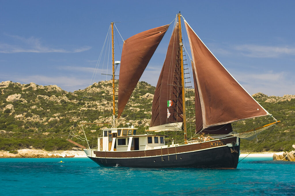 Ein Segelausflug auf der Pulcinella des Hotels Thalasso und Spa Capo D’Orso, Palau – meer sardinien urlaub
