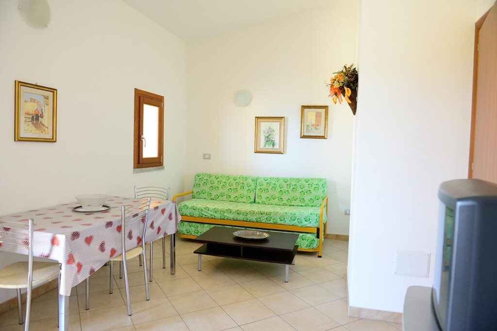 Wohn- und Essraum vom Ferienhaus Lorenzo - meer sardinien urlaub