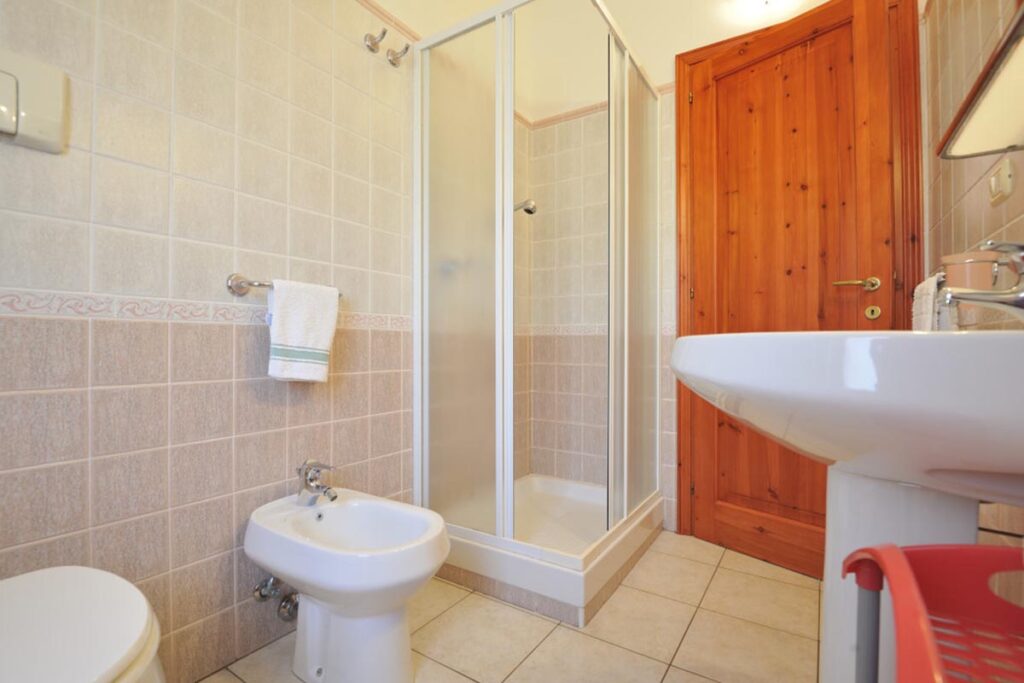 das Badezimmer der Ferienwohnung Le Terrazze Trilo - meer sardinien urlaub