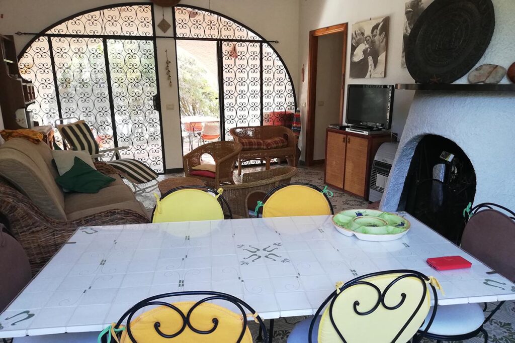 das Wohn- und Esszimmer des Ferienhauses Mandara, Baccu Mandara - meer sardinien urlaub