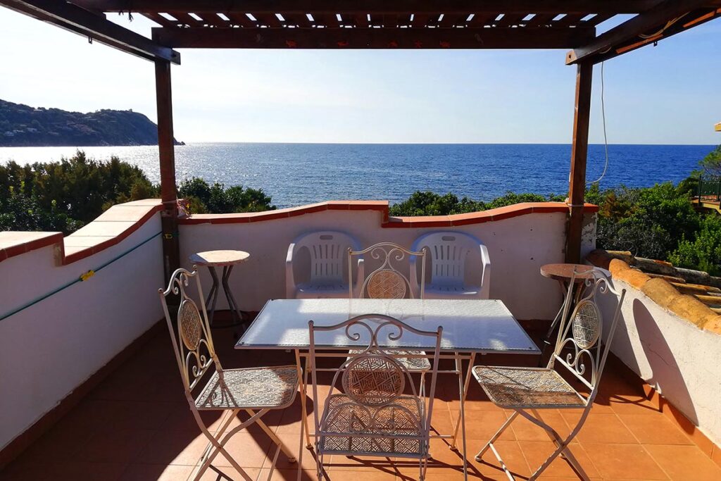 das ist Urlaub - der Blick von der Dachterrasse des Ferienhauses Mandara, Baccu Mandara - meer sardinien urlaub