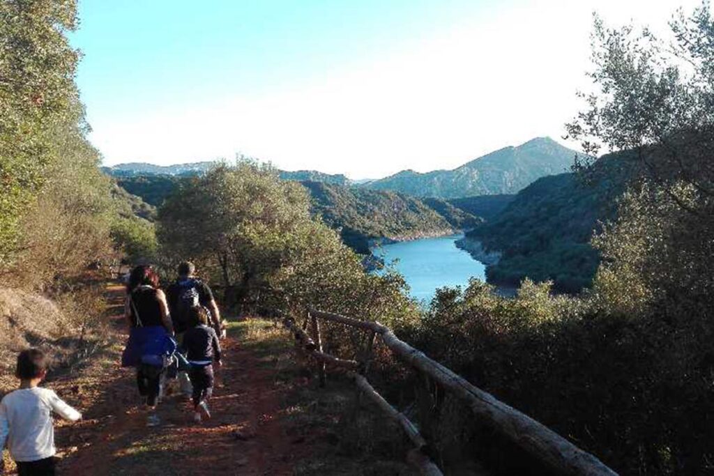 das riesige Anwesen verlockt zu herrlichen Spaziergaengen, Agriturismo Neule, Dorgali - meer sardinien urlaub