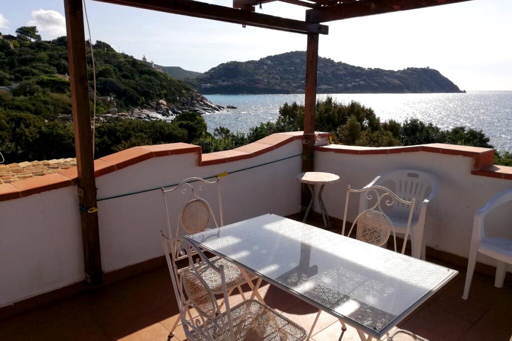 der Blick Richtung Norden von der Dachterrasse des Ferienhauses Mandara, Baccu Mandara - meer sardinien urlaub
