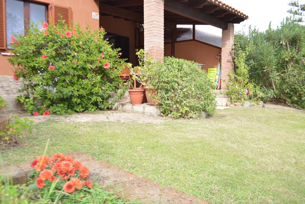 der Garten des Ferienhauses Cocco - meer sardinien urlaub