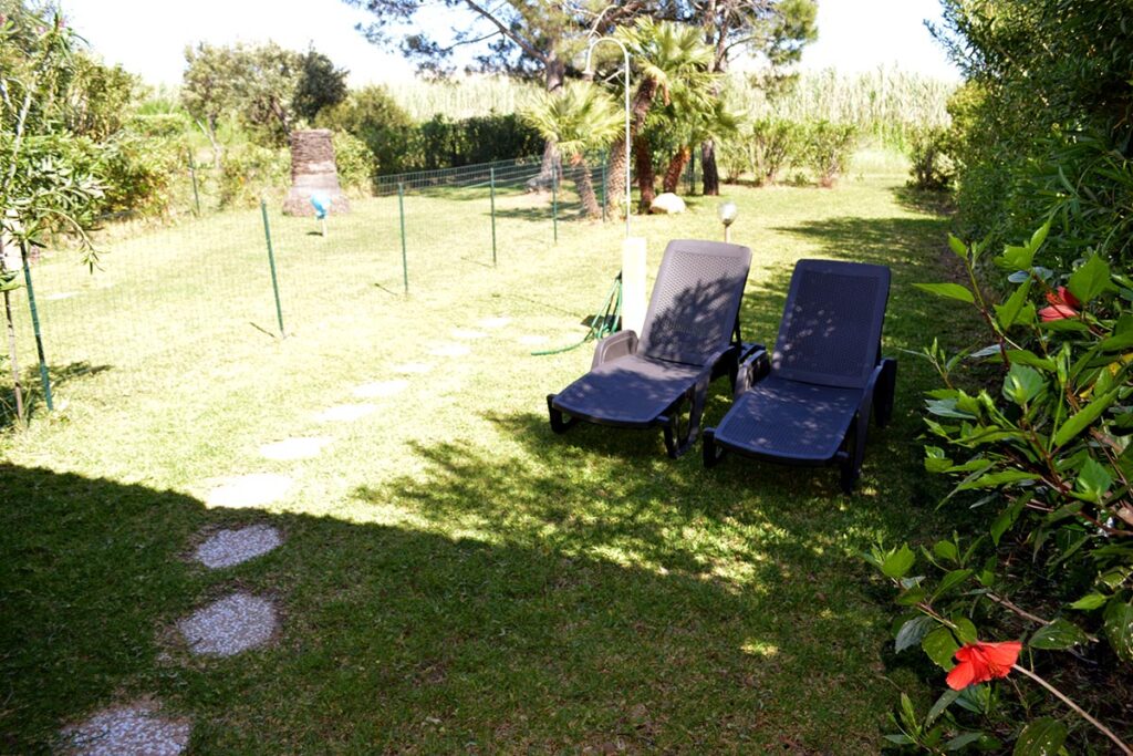 der Garten des Ferienhauses Emma in Costa Rei - meer sardinien urlaub