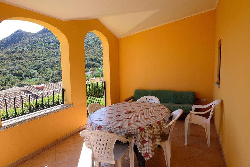 der Lieblingsplatz des Ferienhauses Lorenzo ist die Panoramaterrasse - meer sardinien urlaub