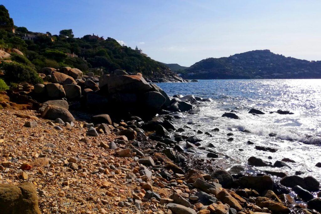 der Strand direkt vor der Haustuer des Ferienhauses Mandara, Baccu Mandara - meer sardinien urlaub