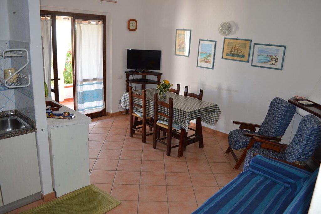 der Wohn- und Essraum des Ferienhauses Camboni in Costa Rei - meer sardinien urlaub