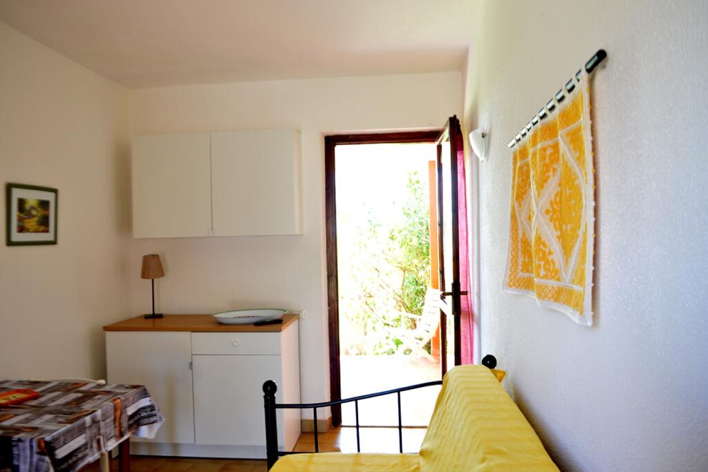 der Wohnraum des Ferienhauses Emma in Costa Rei - meer sardinien urlaub
