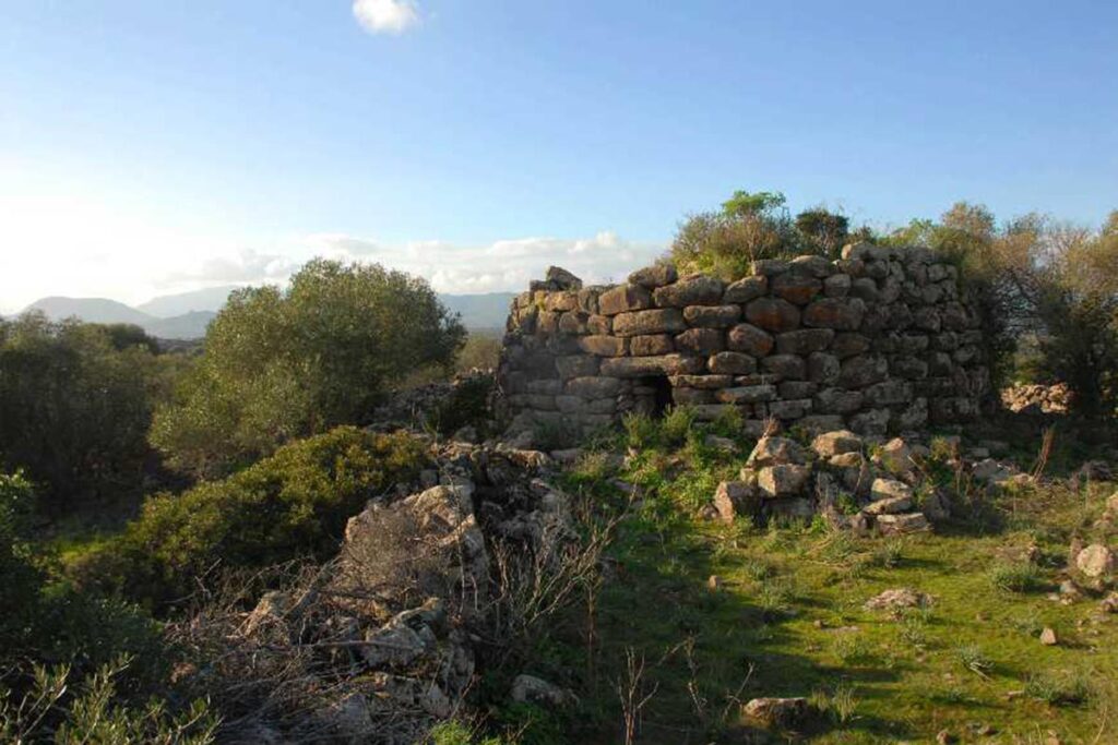 der sozusagen hauseigene Nuraghe auf dem Anwesen des Agriturismo Neule, Dorgali - meer sardinien urlaub