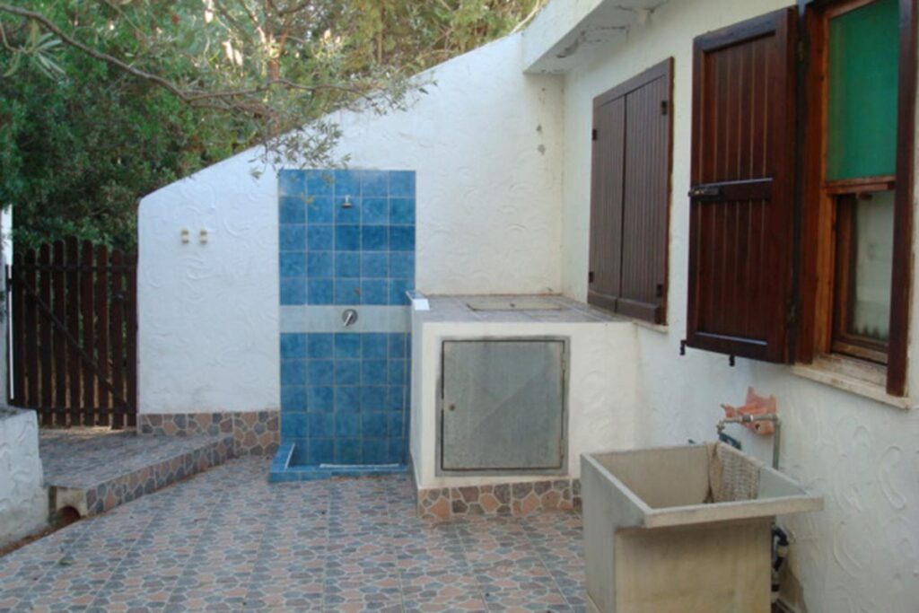 die Aussendusche des Ferienhauses Camboni in Costa Rei - meer sardinien urlaub