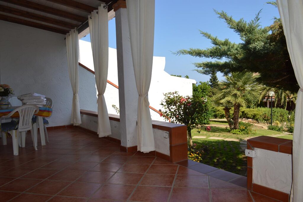 die Terrasse des Ferienhauses Camboni in Costa Rei - meer sardinien urlaub