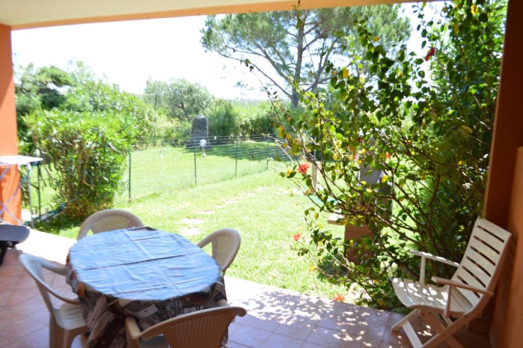 die Terrasse mit Ausblick des Ferienhauses Emma in Costa Rei - meer sardinien urlaub