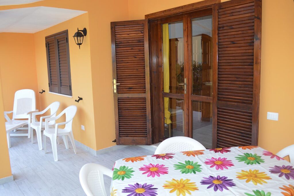 die vorgelagerte Terrasse des Ferienhauses Numero 46 - meer sardinien urlaub