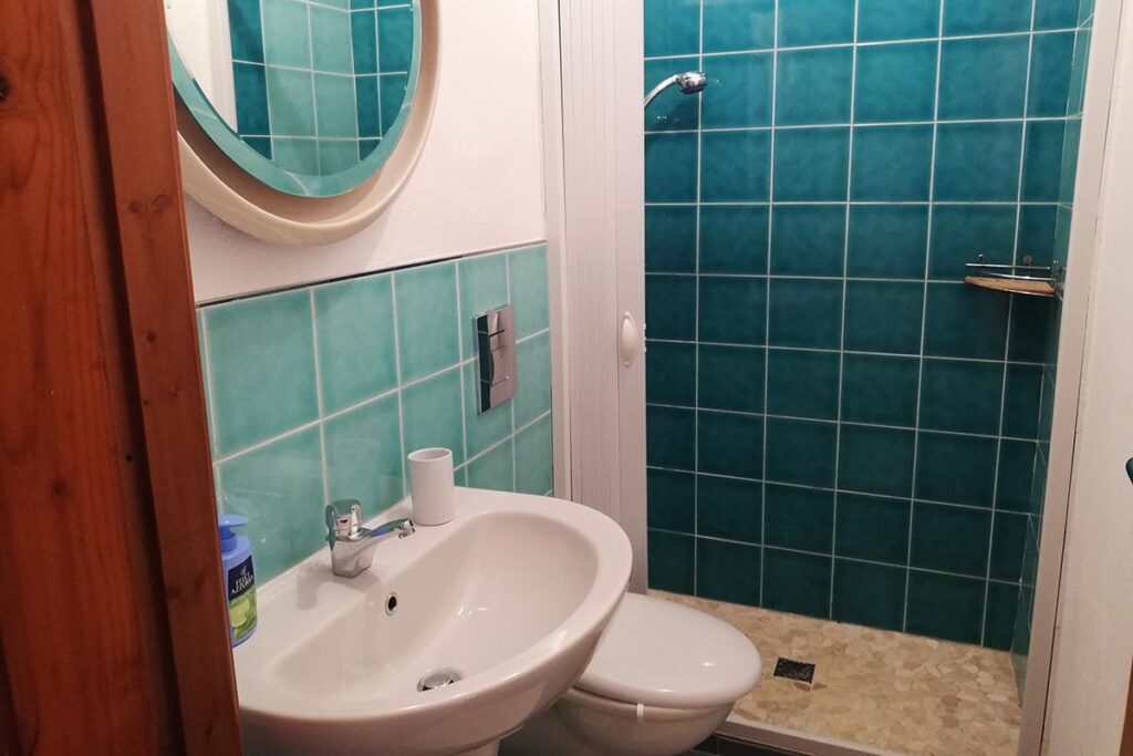 ein Badezimmer des Ferienhauses Mandara, Baccu Mandara - meer sardinien urlaub