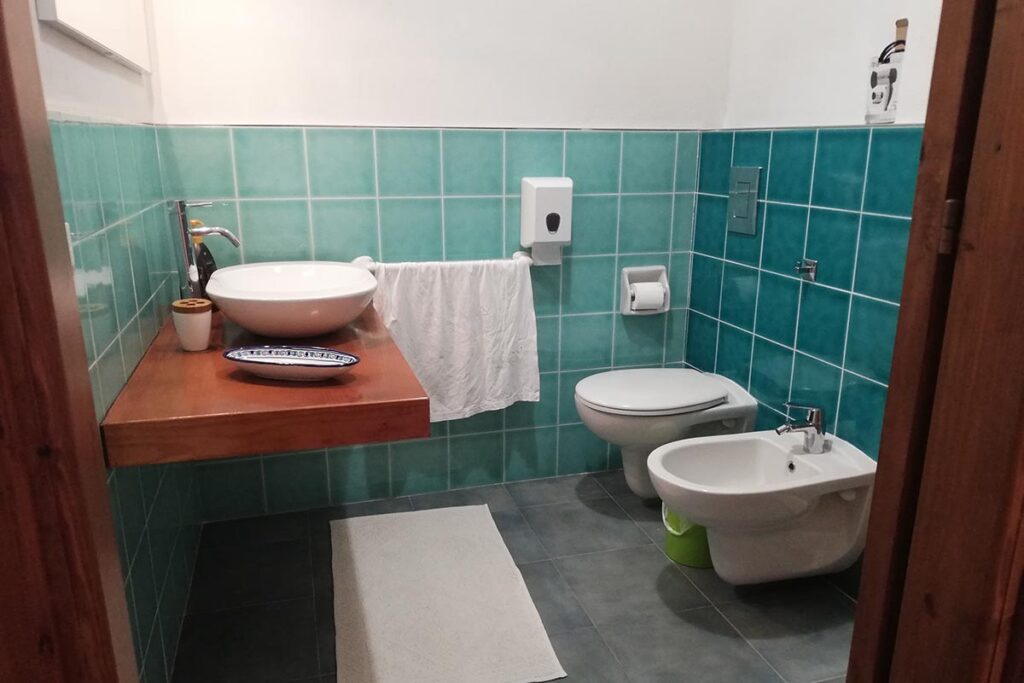 ein Badzimmer des Ferienhauses Mandara, Baccu Mandara - meer sardinien urlaub
