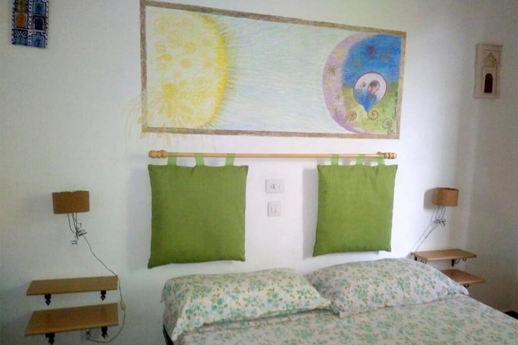 ein Doppelschlafzimmer des Strandhauses Mandara - meer sardinien urlaub