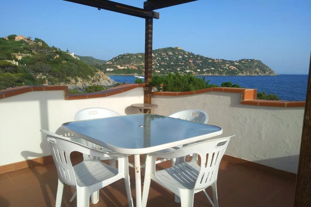 stimmungsvoller Tagesauftakt auf der Dachterrasse des Ferienhauses Mandara - meer sardinien urlaub