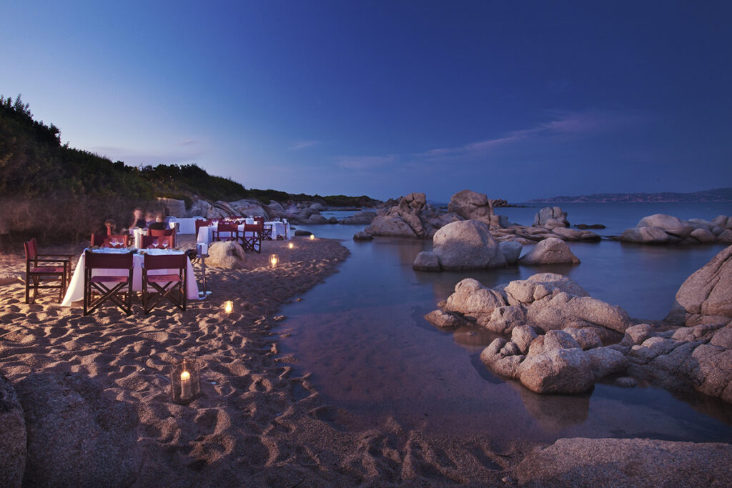 Abenstimmung des Strandrestaurants Li-Zini vom Hotel Valle dell’Erica Resort Thalasso Spa, Santa Teresa di Gallura - meer sardinien urlaub