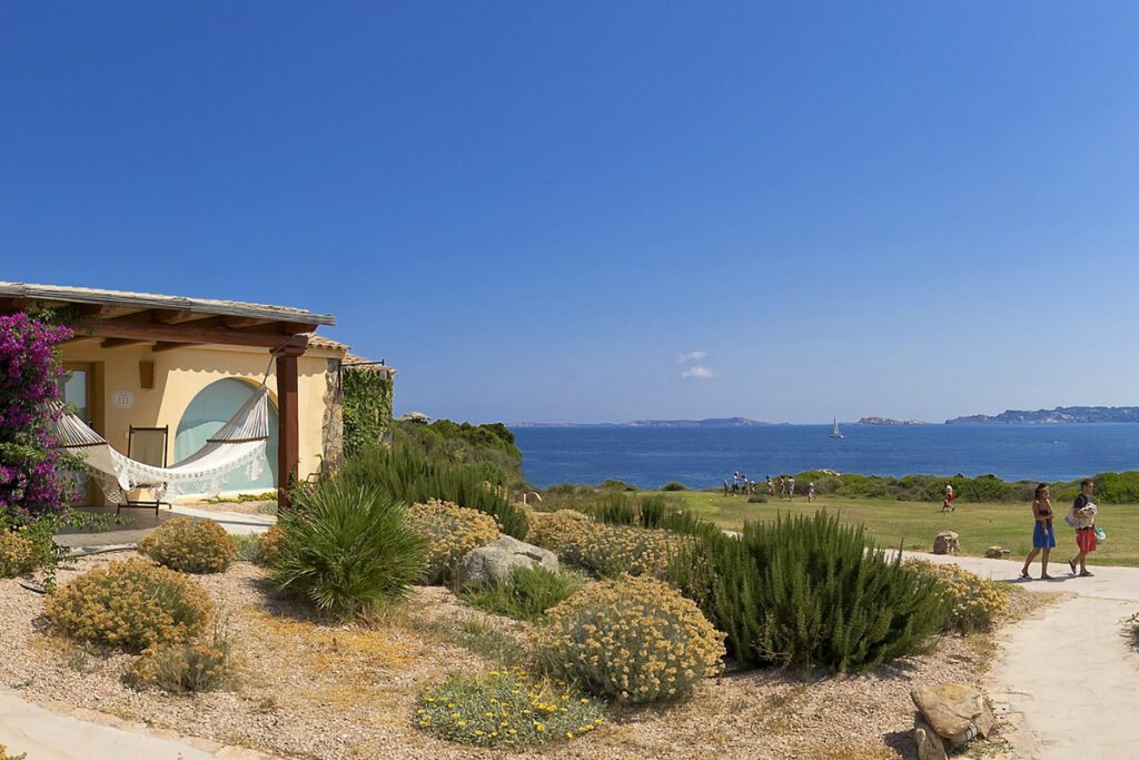 Aussenansicht einer Juniorsuite des Hotelbereichs Erica Hotel Valle dell Erica Resort Thalasso Spa, Santa Teresa di Gallura - meer sardinien urlaub
