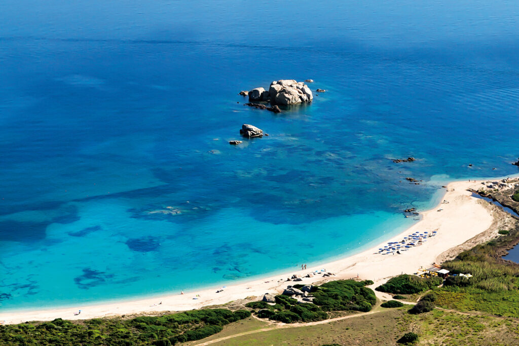 Der traumhafte Strand vom Hotel Valle dell’Erica Resort Thalasso Spa, Santa Teresa di Gallura - meer sardinien urlaub