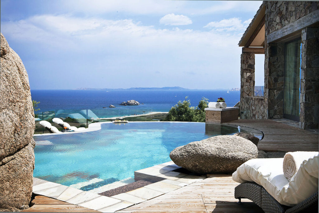 Die Imperial Suite mit Pool und Meerblick des Hotelbereichs Licciola des Hotels Valle dell Erica Resort Thalasso Spa, Santa Teresa di Gallura - meer sardinien urlaub