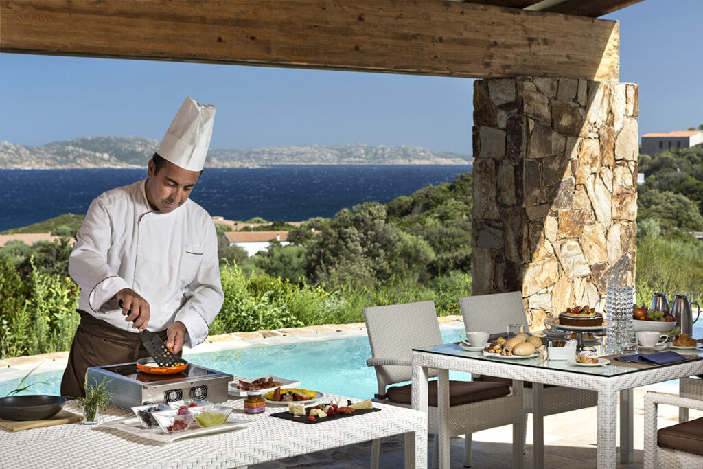 Selbst ein individueller Kochservice auf dem Zimmer ist im Hotel Valle dell Erica Resort Thalasso Spa bei Santa Teresa di Gallura moeglich - meer sardinien urlaub