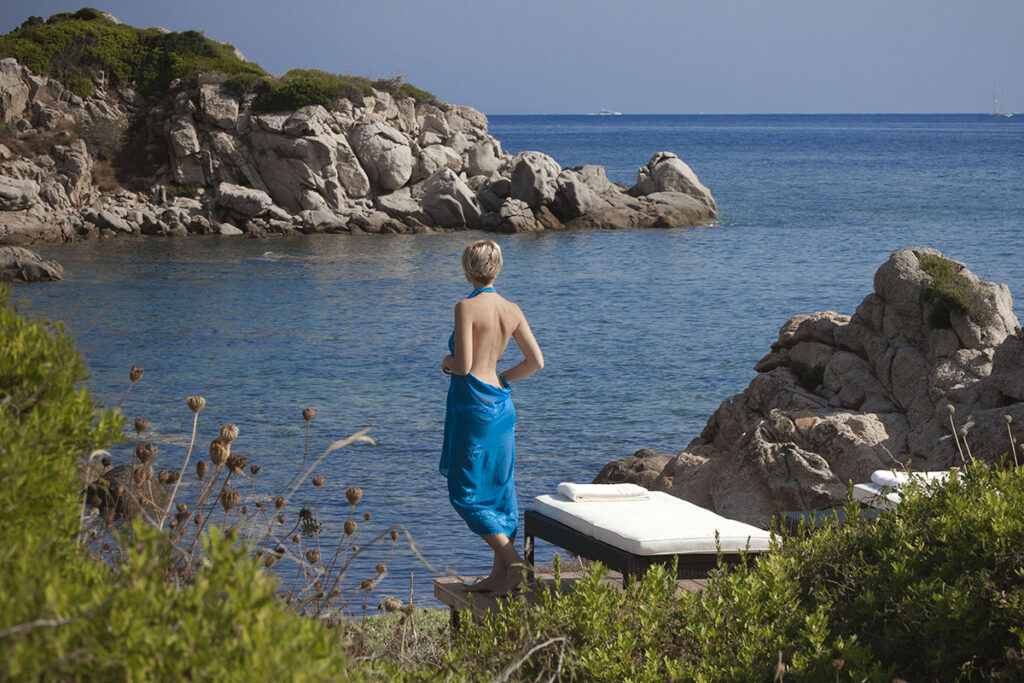 Traumhafte Rueckzugsorte zwischen den Felsen mit Meerblick im Hotel Valle dell’Erica Resort Thalasso Spa, Santa Teresa di Gallura - meer sardinien urlaub