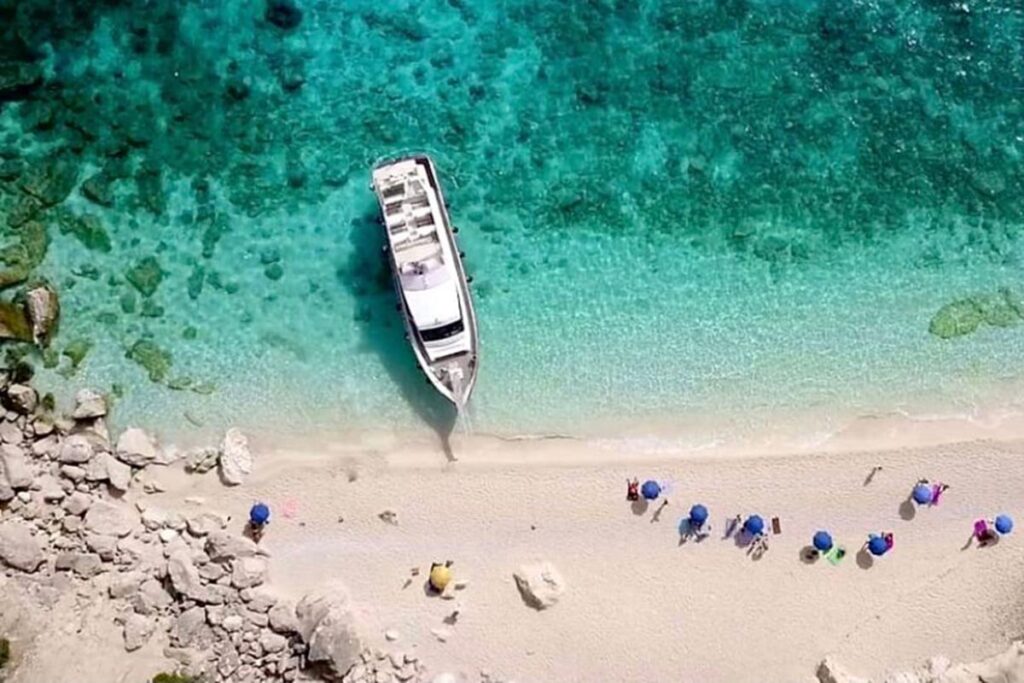Ausflug in das Paradies mit dem Motorboot Helios ab Arbatax - meer sardinien urlaub