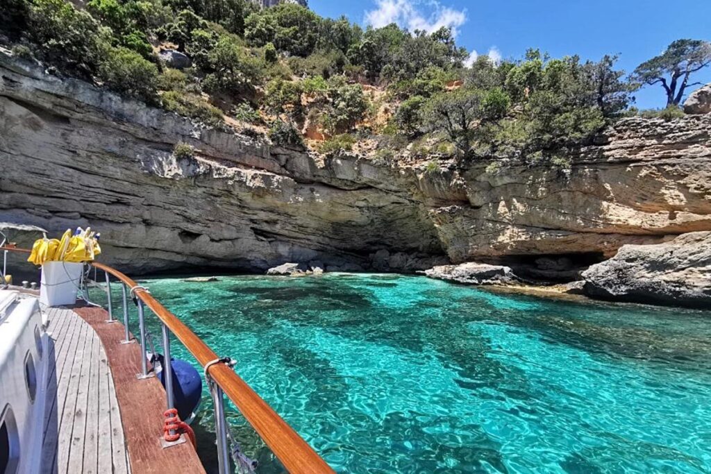 Buchten von unbeschreiblicher Schönheit, Bootsausflug mit dem Motorboot Helios ab Arbatax - meer sardinien urlaub