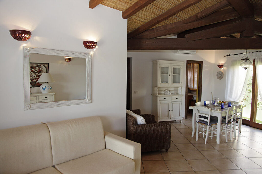 das schöne Wohnzimmer des Ferienhauses Bouganvillea, Capo Coda Cavallo bei San Teodoro - meer sardinien urlaub