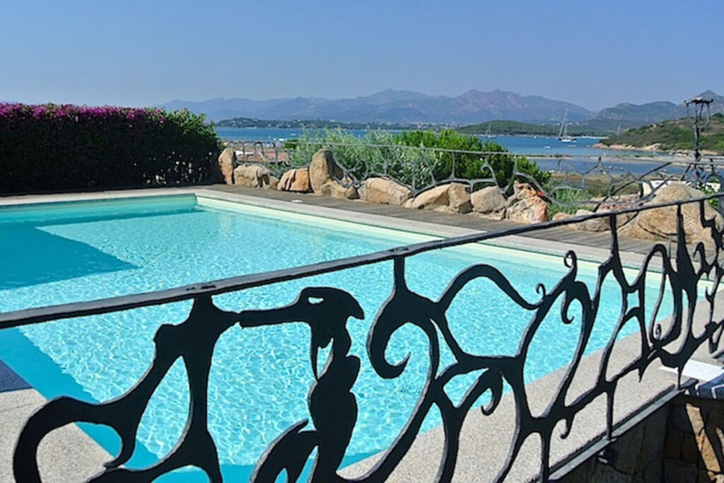 der Pool mit Meerblick des Ferienhauses Bouganvillea, Capo Coda Cavallo bei San Teodoro - meer sardinien urlaub