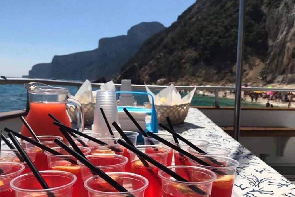 ein Aperitif im Paradies auf dem Motorboot Helios ab Arbatax - meer sardinien urlaub