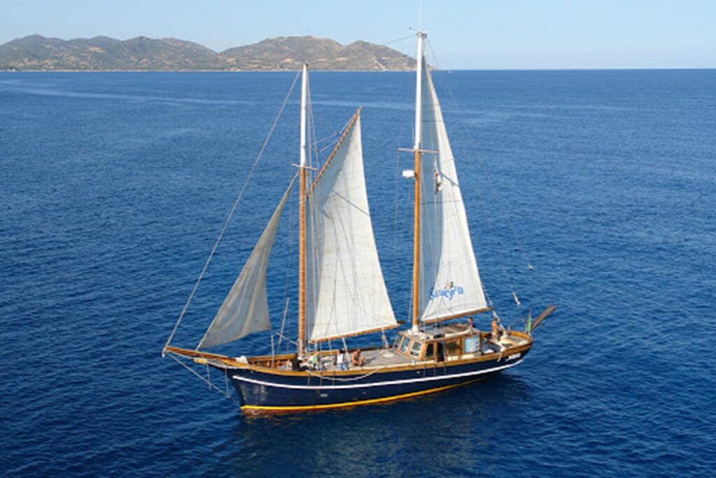 ein Erlebnis der besonderen Art im Marinepark von Villasimius mit einem historischen Segelschoner - meer sardinien urlaub