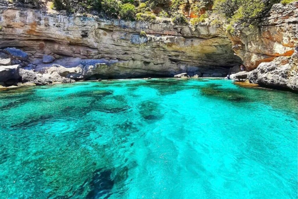 unbeschreibliche Meeresfarben beim Bootsausflug mit dem Motorboot Helios ab Arbatax - meer sardinien urlaub