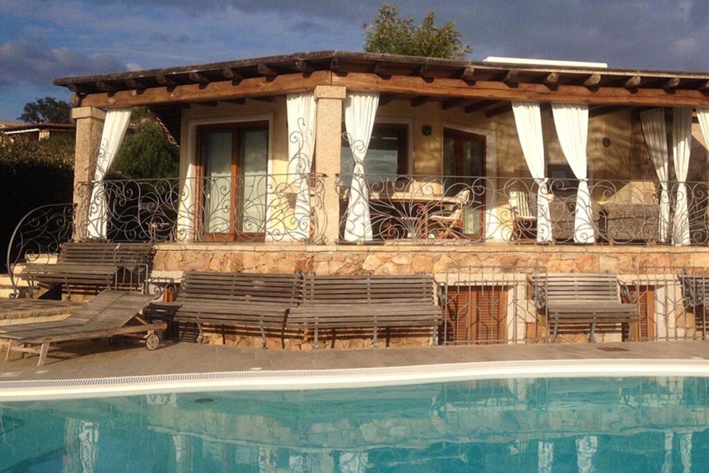 Ansicht des Ferienhauses Maresol mit Pool, Capo Coda Cavallo bei San Teodoro - meer sardinien urlaub