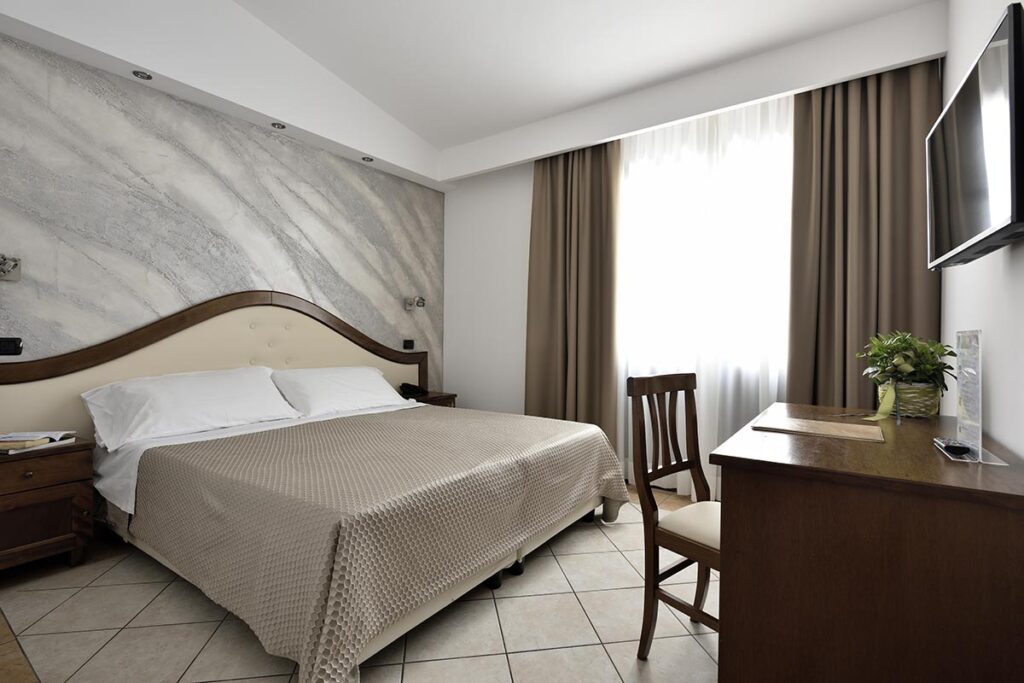 Ansicht eines Doppelzimmers vom Hotel Nicoletta, Santa Maria Navarrese - meer sardinien urlaub