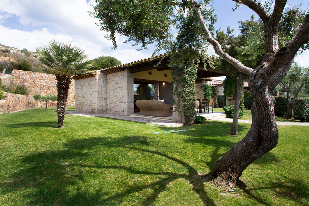 Blick vom Garten zum Ferienhaus Sole, Capo Coda Cavallo bei San Teodoro - meer sardinien urlaub