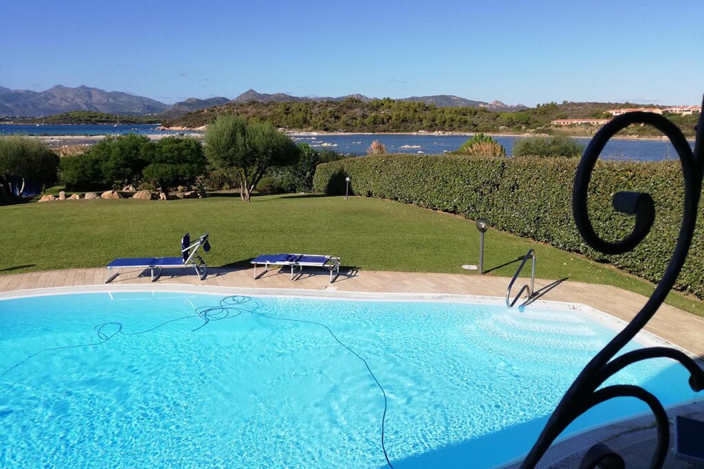 Pool mit Traumblick des Ferienhauses Marisol, Capo Coda Cavallo bei San Teodoro - meer sardinien urlaub