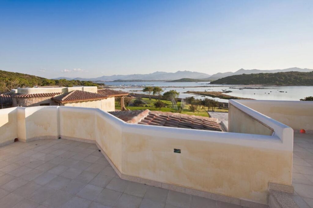 der Blick von der Dachterrasse des Ferienhauses Maresol mit Pool, Capo Coda Cavallo bei San Teodoro - meer sardinien urlaub