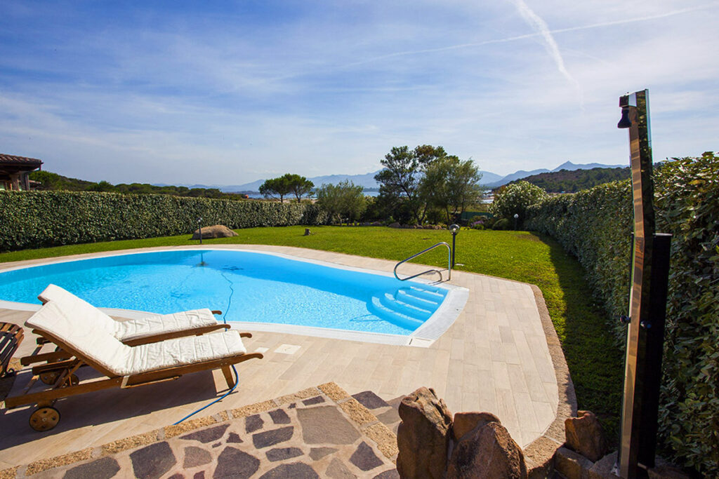 der perfekte Wohlfühlort - am Pool des Ferienhauses Maresol, Capo Coda Cavallo bei San Teodoro - meer sardinien urlaub