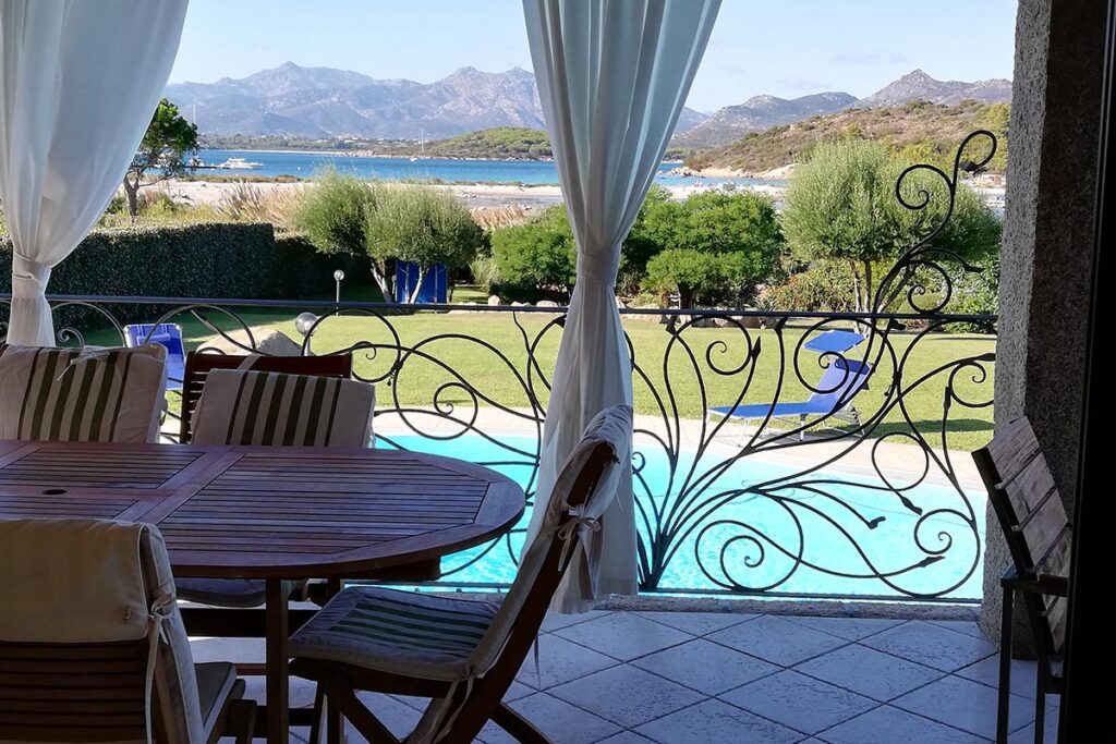 schöe Stimmung auf der Terrasse mit Traumblick des Ferienhauses Maresol, Capo Coda Cavallo bei San Teodoro - meer sardinien urlaub